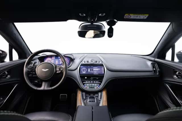 Aston Martin DBX (2022) thumbnail 6