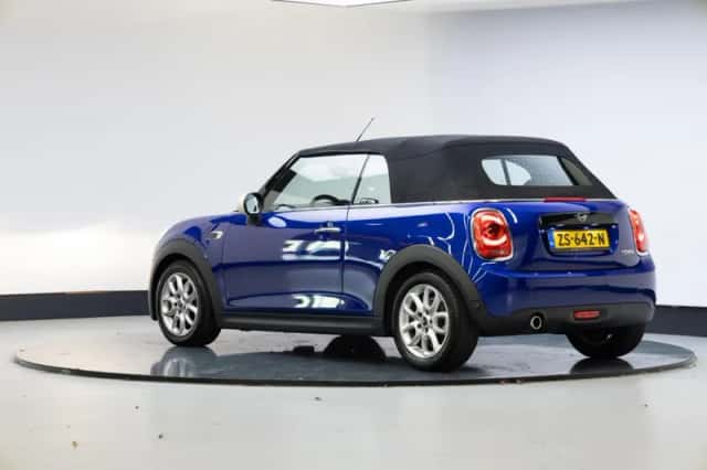 MINI Cabrio (2019) thumbnail 2