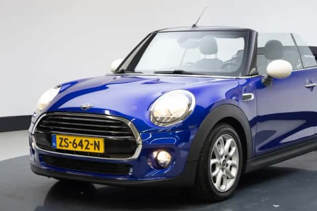 MINI Cabrio (2019) thumbnail 4