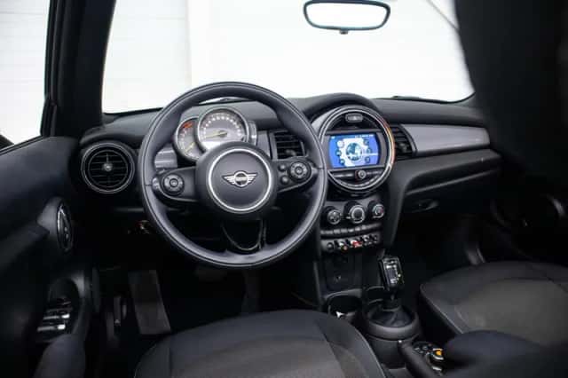 MINI Cabrio (2019) thumbnail 5