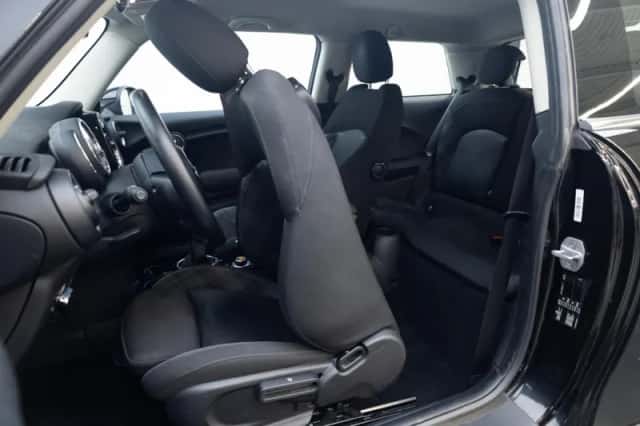 MINI Cooper (2016) thumbnail 6