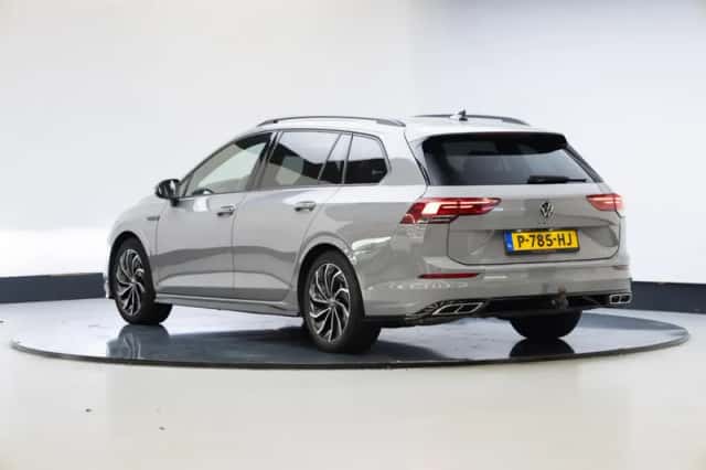 Volkswagen Golf (2021) thumbnail 2