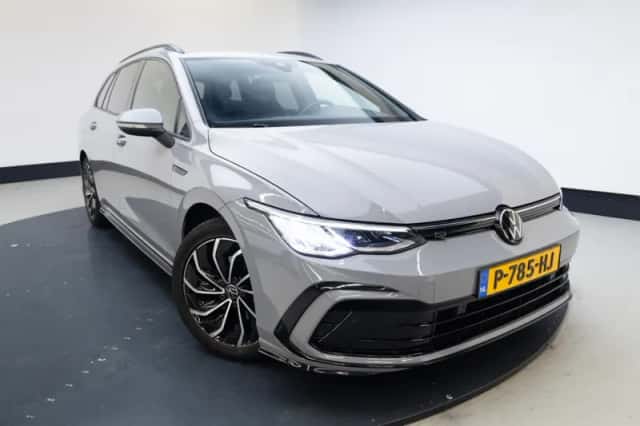 Volkswagen Golf (2021) thumbnail 3
