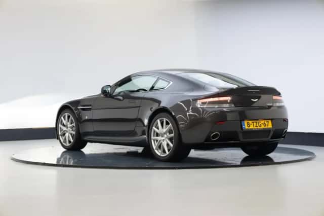 Aston Martin V8 Vantage (2013) thumbnail 2