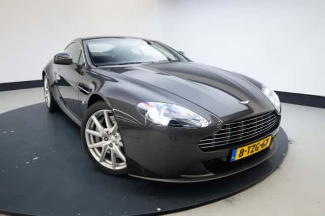 Aston Martin V8 Vantage (2013) thumbnail 3