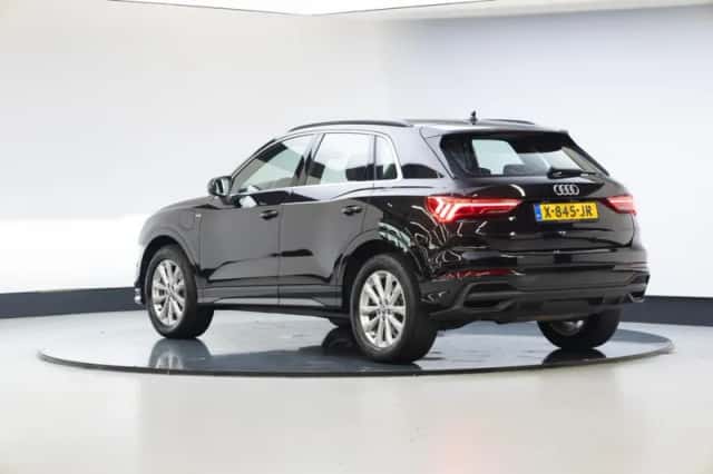 Audi Q3 (2022) thumbnail 2
