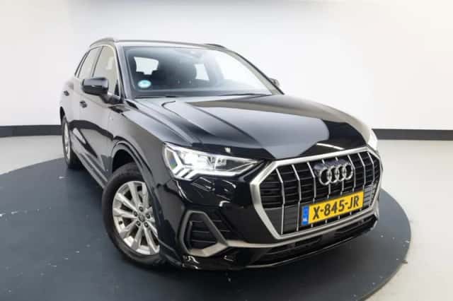 Audi Q3 (2022) thumbnail 3