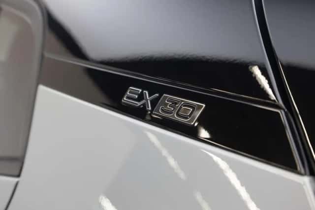 Volvo EX30 (2024) thumbnail 3