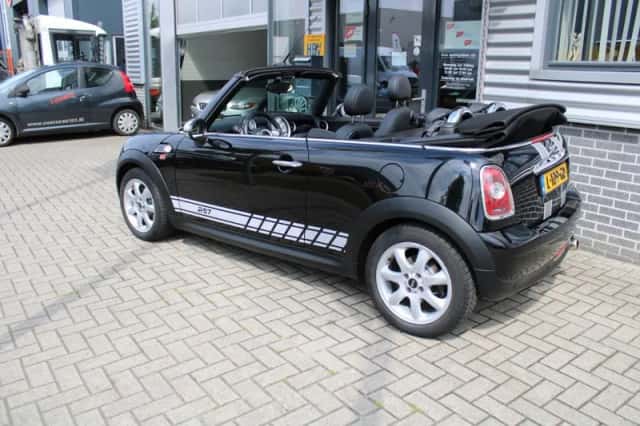 MINI Cabrio (2010) thumbnail 2