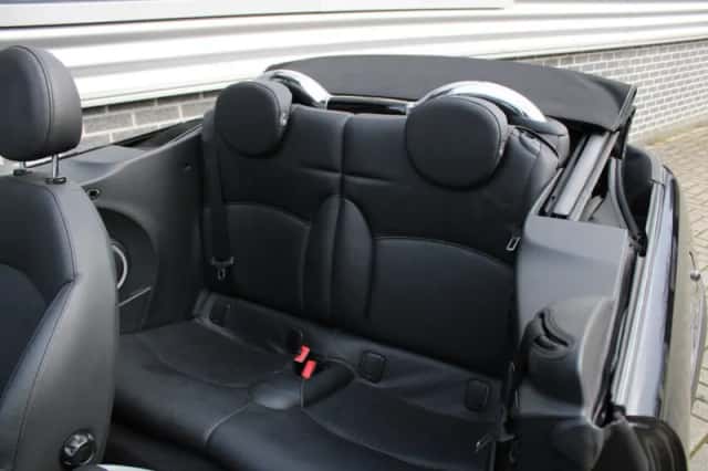 MINI Cabrio (2010) thumbnail 3