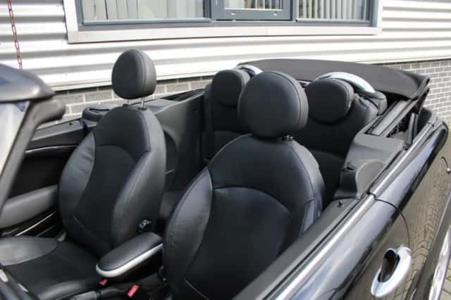 MINI Cabrio (2010) thumbnail 4