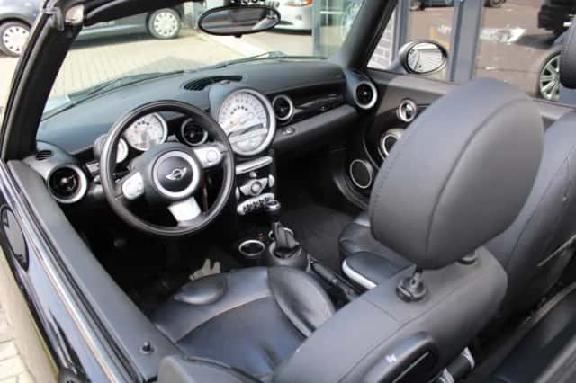 MINI Cabrio (2010) thumbnail 5