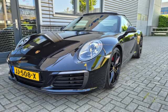Porsche 911 (2016) thumbnail 2