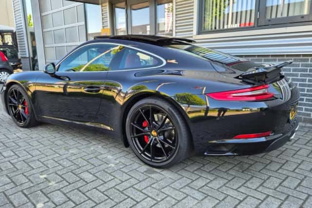 Porsche 911 (2016) thumbnail 3
