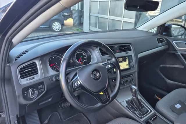 Volkswagen Golf (2017) thumbnail 3