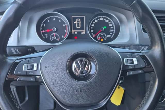 Volkswagen Golf (2017) thumbnail 6