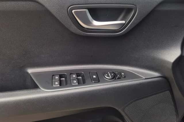 Kia Rio (2022) thumbnail 4