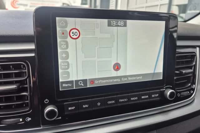 Kia Rio (2022) thumbnail 6