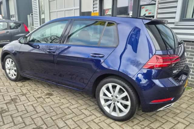 Volkswagen Golf (2017) thumbnail 2