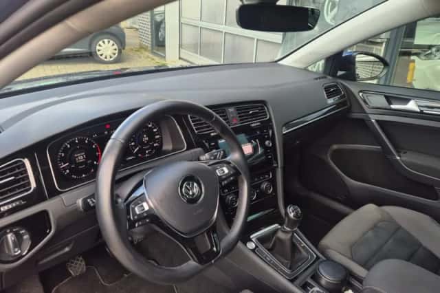 Volkswagen Golf (2017) thumbnail 3