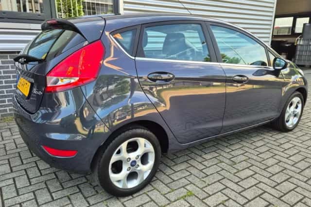 Ford Fiesta (2011) thumbnail 5