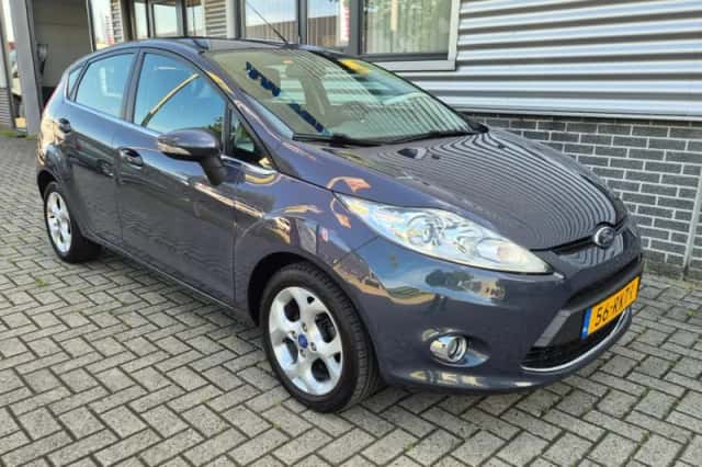 Ford Fiesta (2011) thumbnail 6
