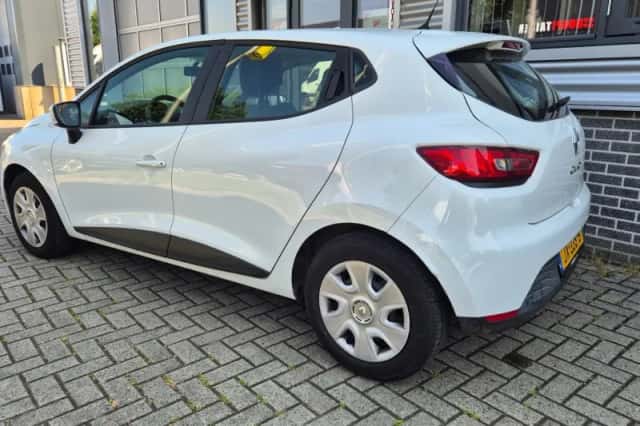 Renault Clio (2016) thumbnail 2
