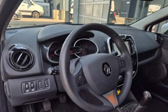 Renault Clio (2016) thumbnail 3
