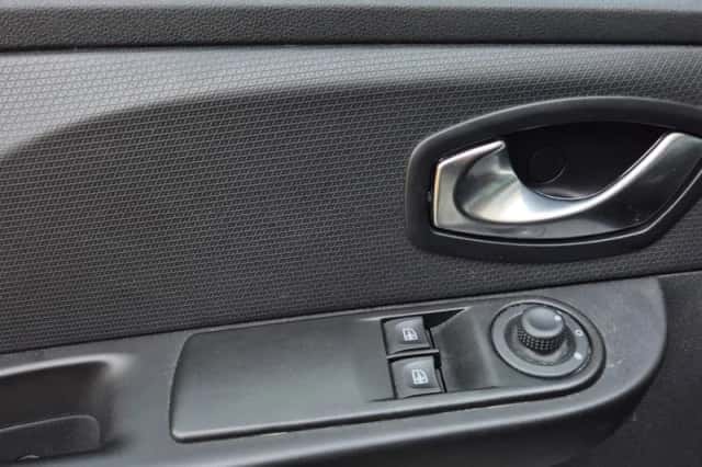 Renault Clio (2016) thumbnail 4