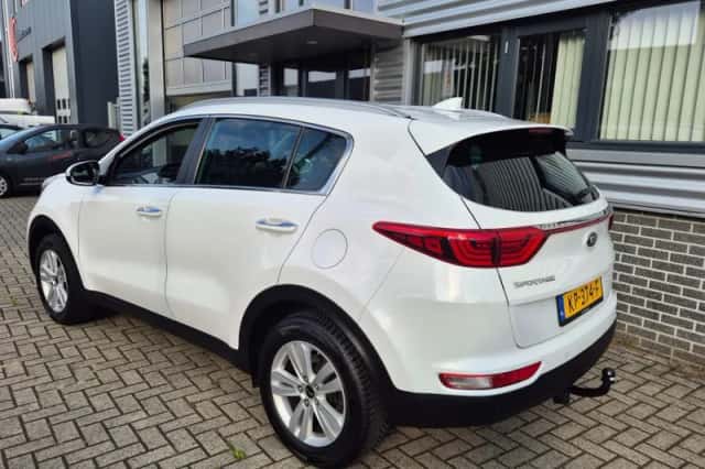 Kia Sportage (2016) thumbnail 2
