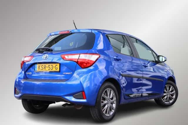 Toyota Yaris (2017) thumbnail 2