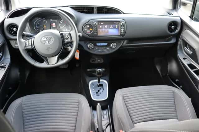 Toyota Yaris (2017) thumbnail 4
