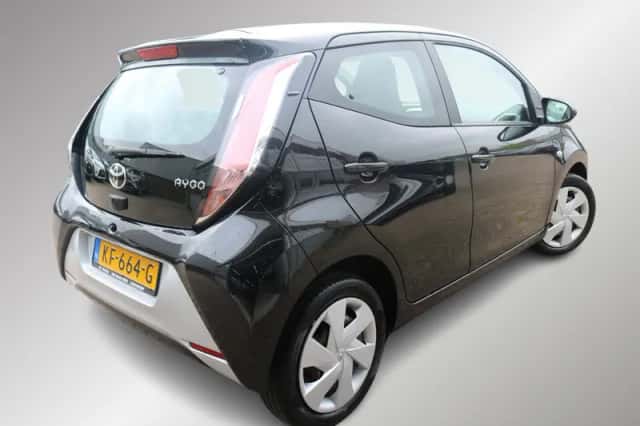 Toyota Aygo (2016) thumbnail 2