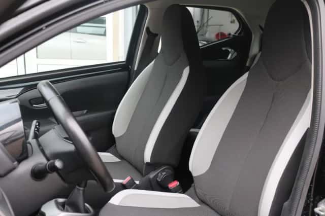 Toyota Aygo (2016) thumbnail 3