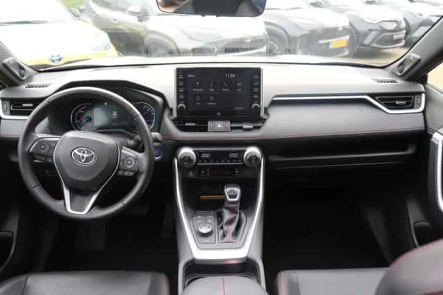 Toyota RAV4 (2021) thumbnail 5