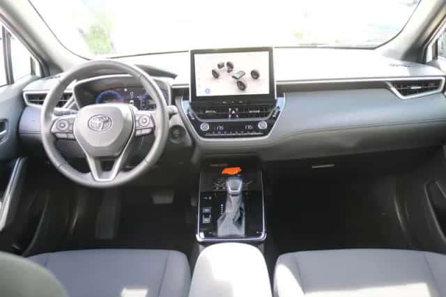 Toyota Corolla Cross (2025) thumbnail 3