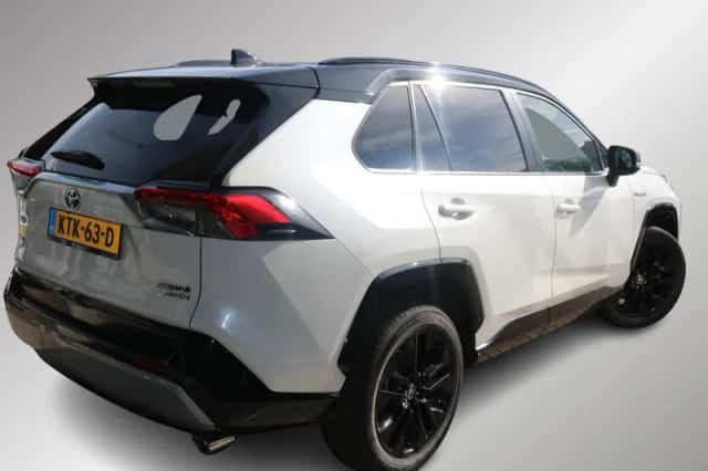 Toyota RAV4 (2021) thumbnail 2