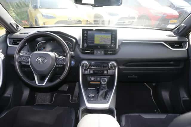 Toyota RAV4 (2021) thumbnail 3