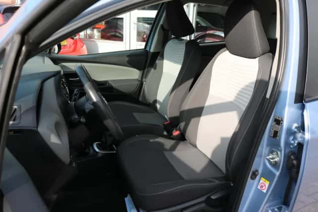 Toyota Yaris (2017) thumbnail 4
