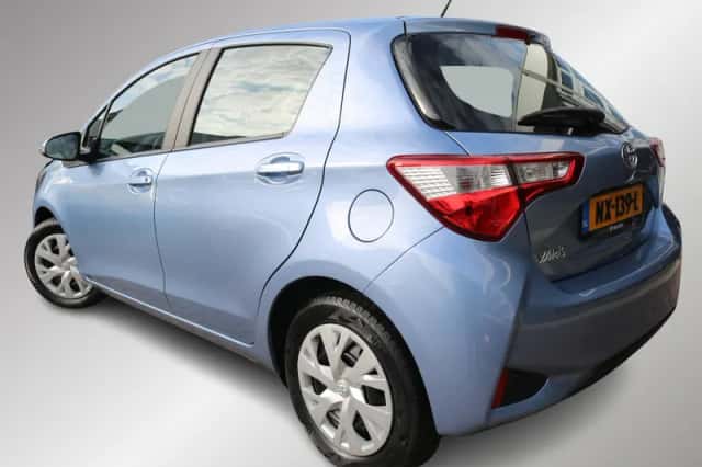Toyota Yaris (2017) thumbnail 6