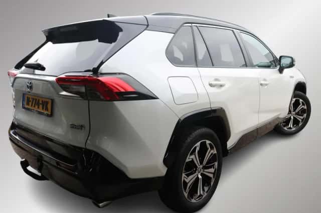 Toyota RAV4 (2022) thumbnail 2