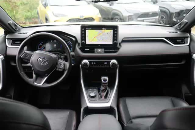 Toyota RAV4 (2022) thumbnail 3