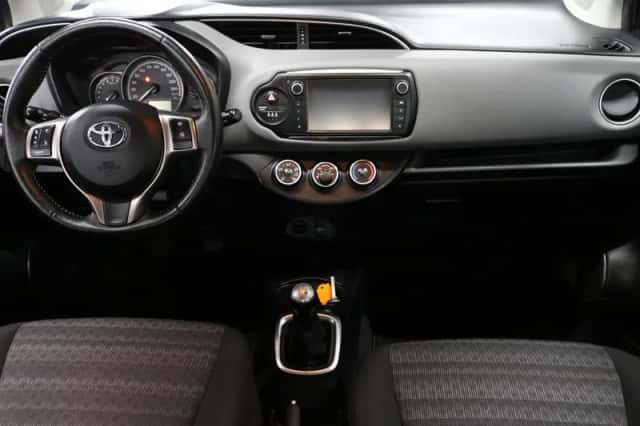 Toyota Yaris (2016) thumbnail 4