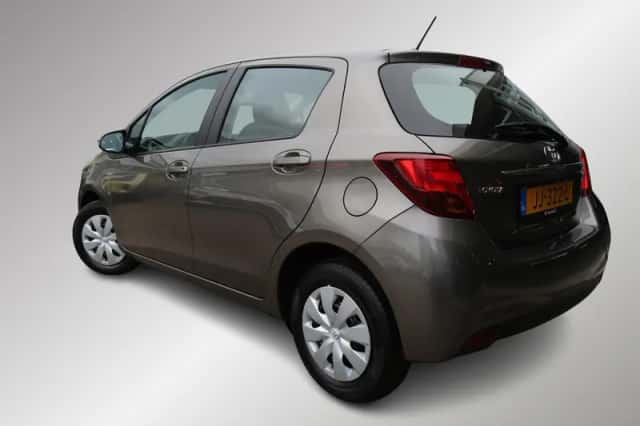 Toyota Yaris (2016) thumbnail 6