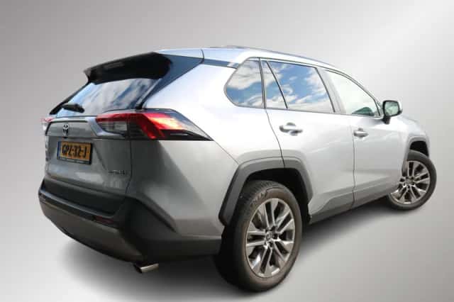 Toyota RAV4 (2024) thumbnail 2