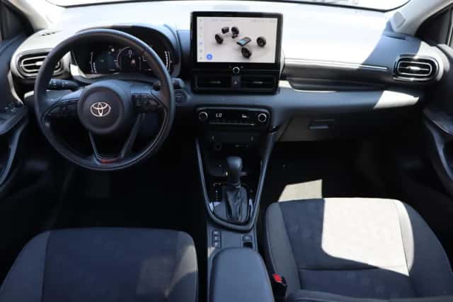 Toyota Yaris (2025) thumbnail 3