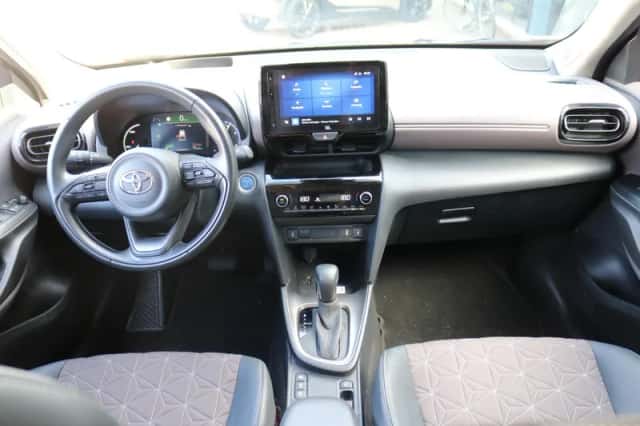 Toyota Yaris Cross (2024) thumbnail 3