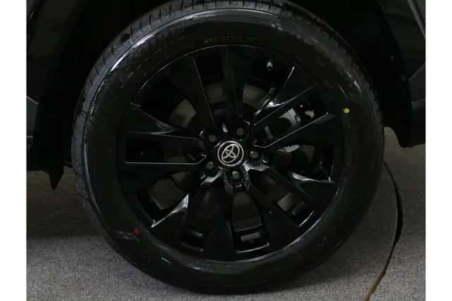 Toyota RAV4 (2023) thumbnail 4