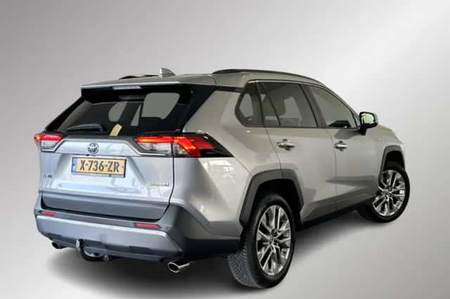 Toyota RAV4 (2021) thumbnail 2
