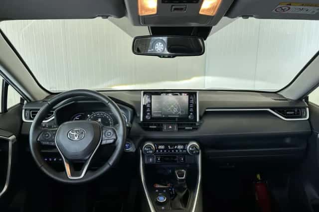 Toyota RAV4 (2021) thumbnail 3